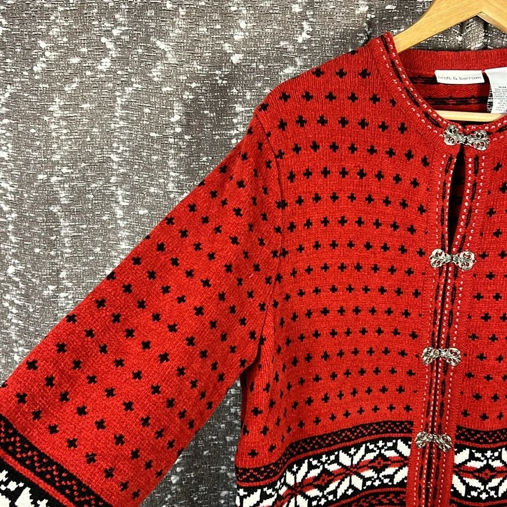 Croft & Barrow Women Medium Red Snowflake Metal Clasp Cardigan Holiday Fair Isle